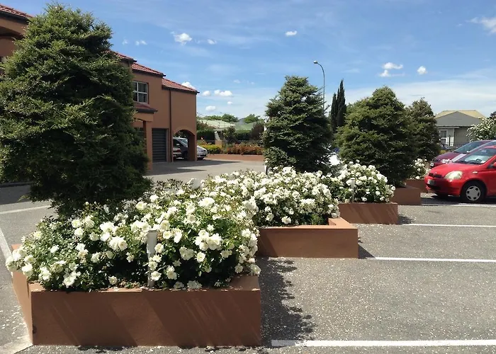 166 Majestic Court Motel